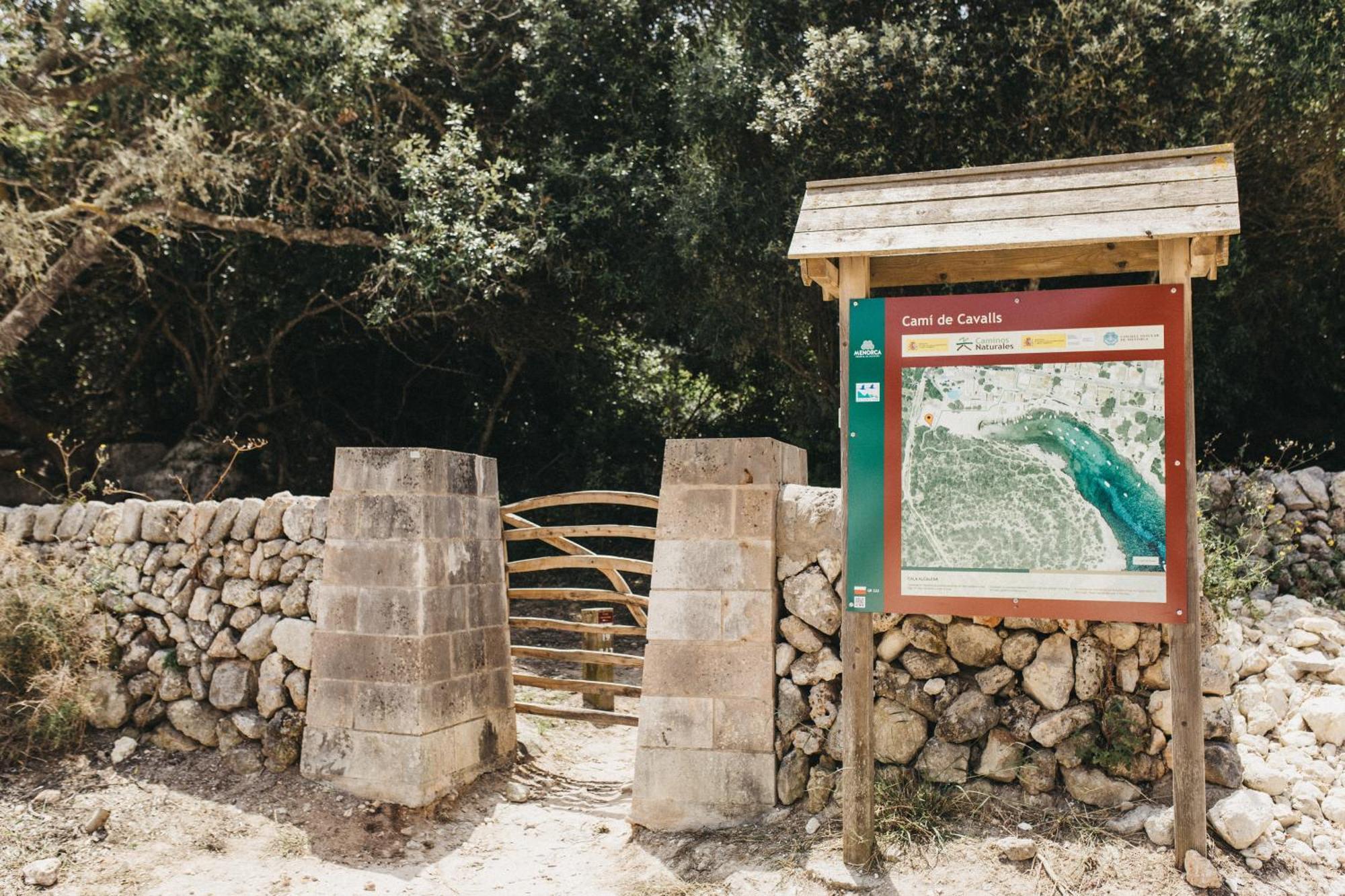 Hostal Xuroy Cala Alcaufar 외부 사진