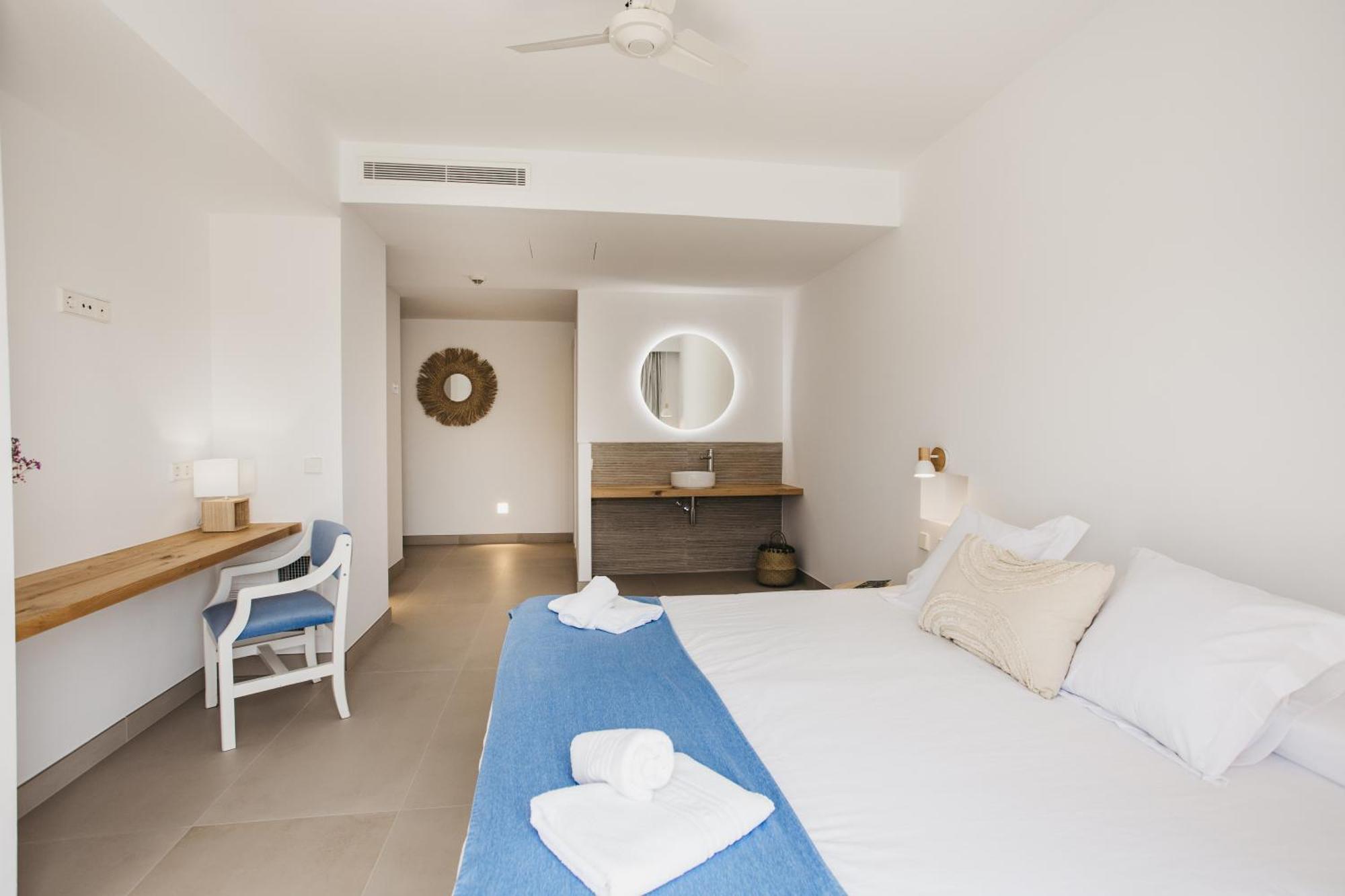 Hostal Xuroy Cala Alcaufar 외부 사진