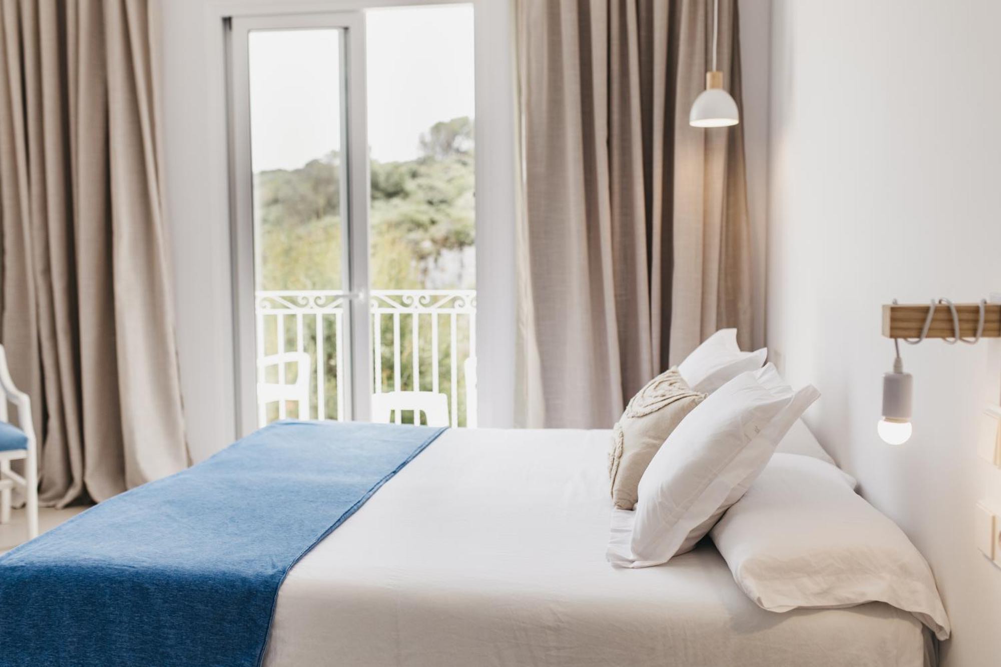 Hostal Xuroy Cala Alcaufar 외부 사진