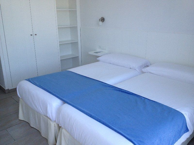 Hostal Xuroy Cala Alcaufar 외부 사진